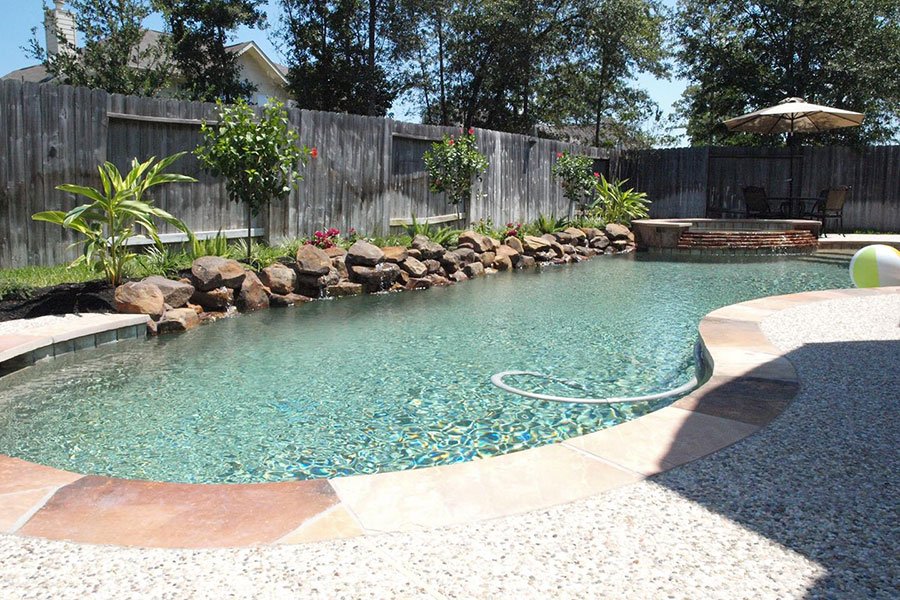 Straight vs. Curvy Pools: Which One is For You?