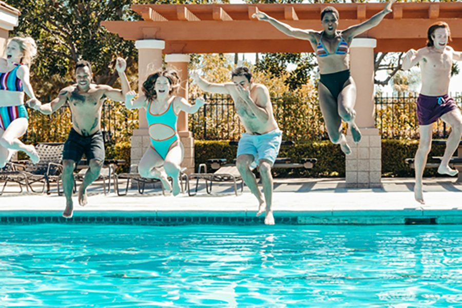 Straight vs. Curvy Pools: Which One is For You?