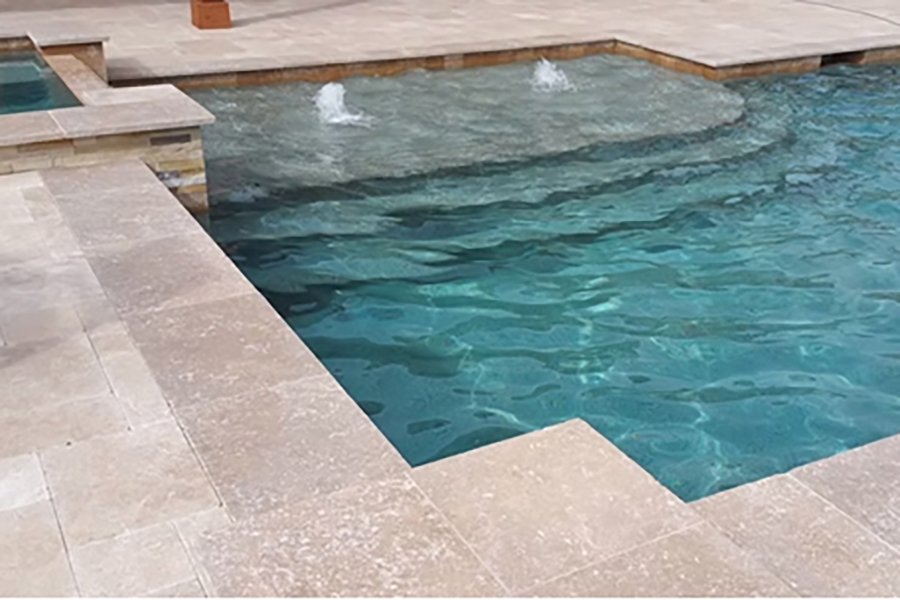 A Guide to Choosing the Right Aesthetic Features for a Custom Pool