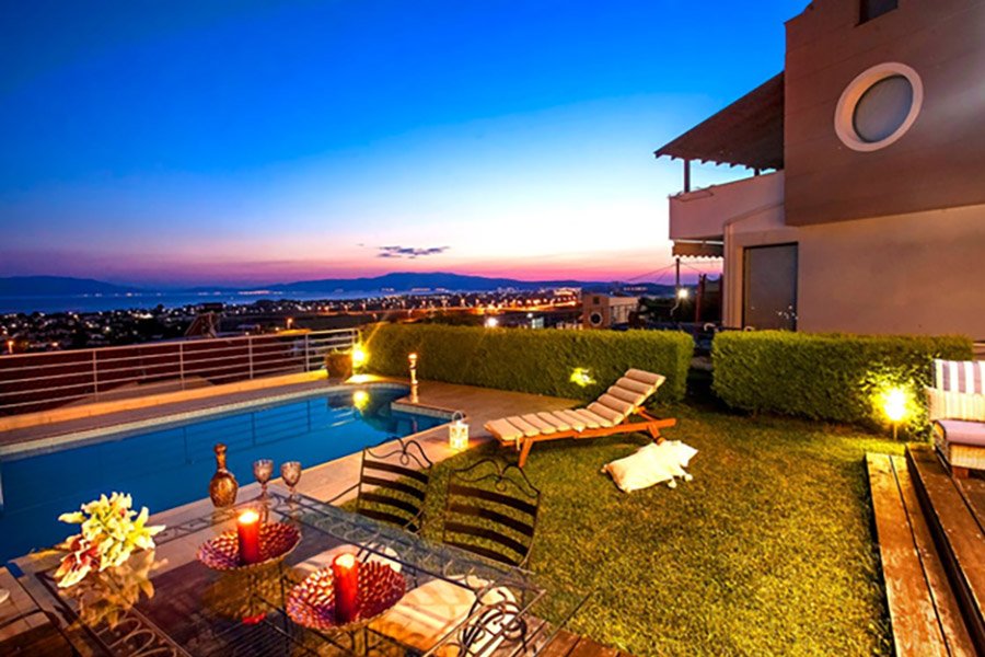 Functional and Aesthetic Pool Customizations to Consider This Season