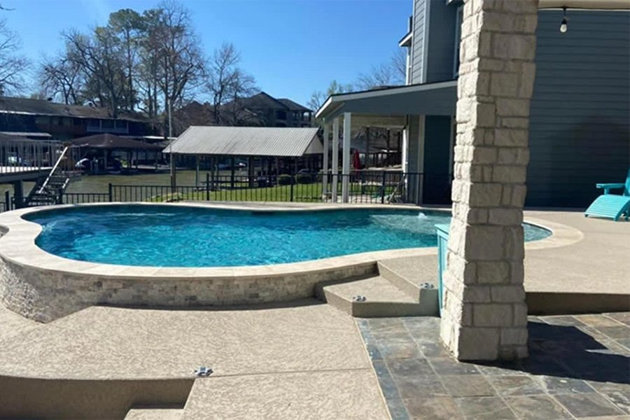 The Benefits of Using Custom Swimming Pool Builders