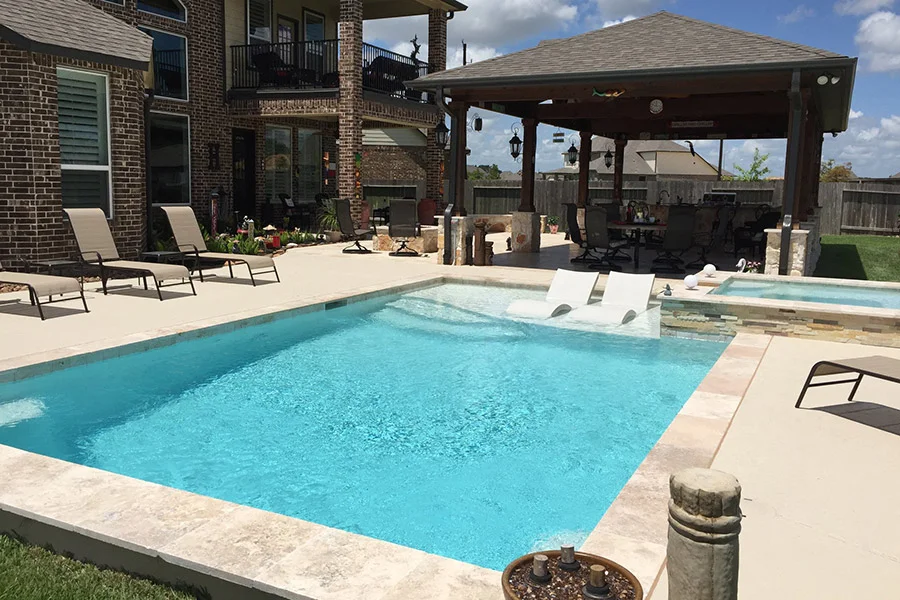 spraying gunite pool