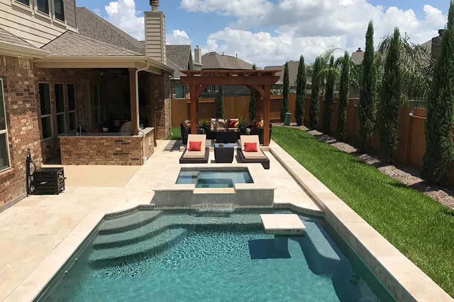 plunge pool in Houston backyard with family and BBQ - cost of plunge pool